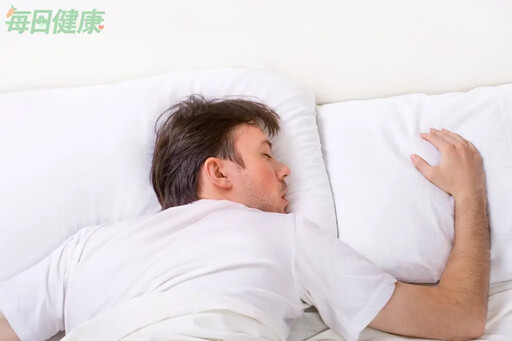 為何人類需要睡覺「不睡恐會死」？ 科學家終於給答案：大腦重置至「臨界性」狀態