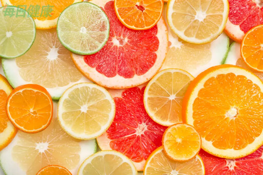 用檸檬、橘子敷臉美白？ 專家警告：曝曬小心「光毒性」！水泡又紅腫
