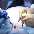 拔牙、洗牙也會用到「牛奶針」？ 「舒眠麻醉」需精準控制，麻醉醫師角色不可或缺