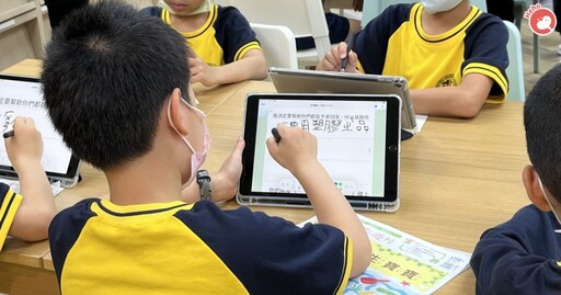 響應世界閱讀日!國小生上課用平板但不沉迷 老師結合 3C 和報紙來教閱讀