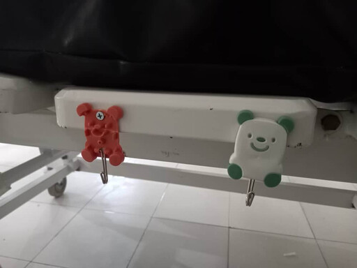 《手術室揮蒼蠅、加護病房無心跳監測》台灣醫療團在非洲醫院救制度