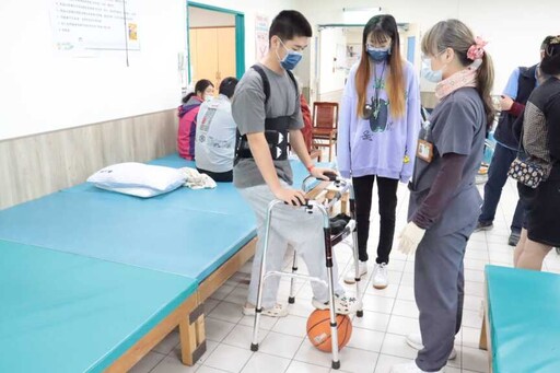 脊椎骨爆裂性骨折 重症整合加愛情挽癱瘓之危