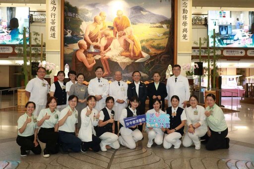 台中慈濟醫院院長簡守信領軍醫療團 投入慈濟柬埔寨義診