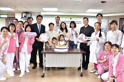 臺北婦幼院區迎首例水中生產 三寶媽圓夢全家參與迎新生