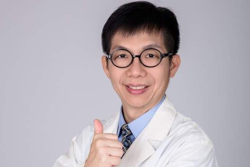 自己的腳痛自己救》阿伯求醫喊「把腳趾剁掉」,足踝名醫揭五陰白骨腳真相