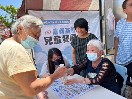 老寶貝變店員、童趣紙黏土 太保日照「指尖送愛」打造跨世代的幸福