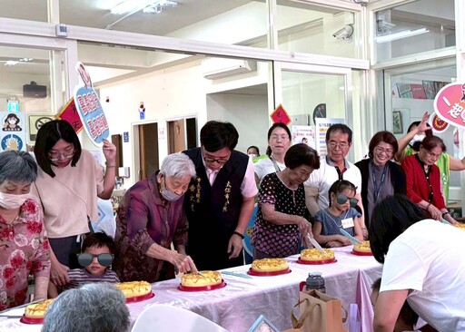 老寶貝變店員、童趣紙黏土 太保日照「指尖送愛」打造跨世代的幸福