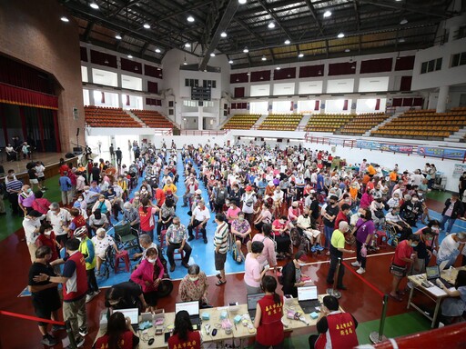 嘉義市設大型疫苗接種站 黃敏惠到場關心 1350人響應抗疫行動