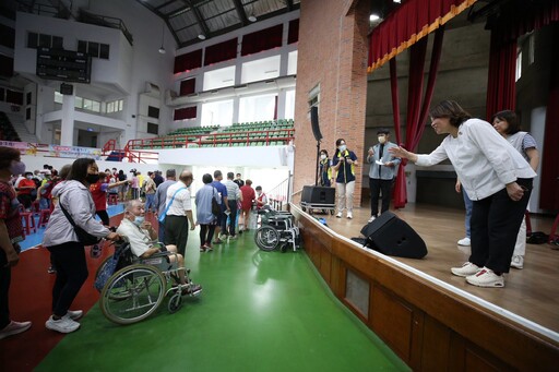 嘉義市設大型疫苗接種站 黃敏惠到場關心 1350人響應抗疫行動