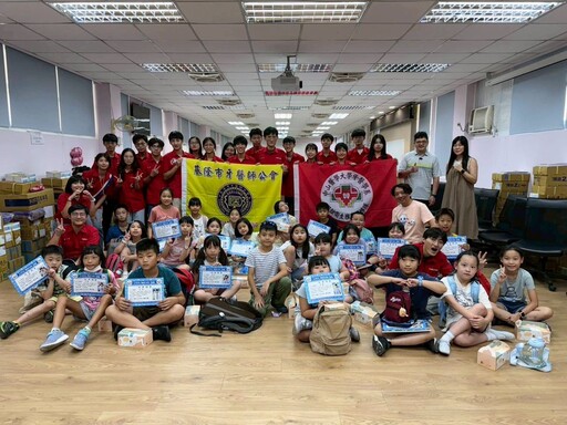 小小牙醫夏令營開診啦！基隆學童穿白袍變身護牙小達人