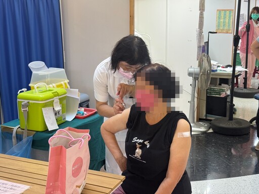 新冠流感公費疫苗今起開打 民生醫院免掛號費疫苗專診服務同步啟動