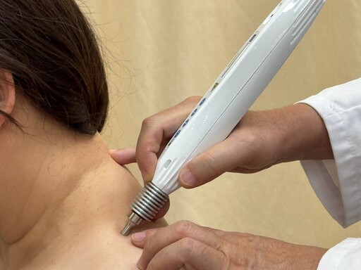 中醫針灸邁入無痛新時代 北市聯醫林森院區導入雷射療法守護市民健康