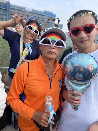 小隊伍、大力量,快樂、勇敢、愛;世界快樂聯盟11/29挺身走上同志大遊行