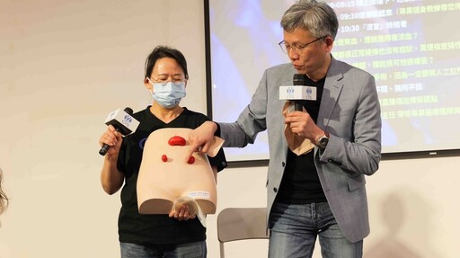 乳膠手套套造口疼痛難耐 來台求助中醫大越南老翁重獲新生