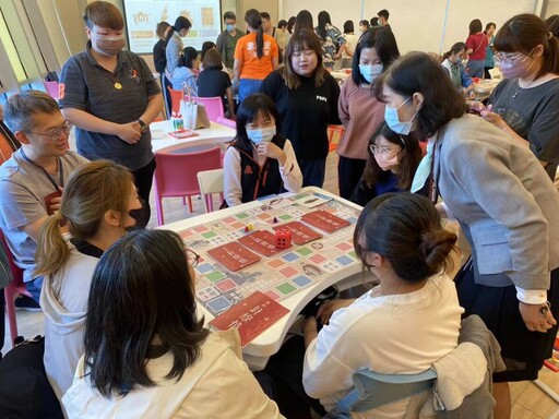 嘉縣「C」手遊故宮 活化據點照護服務
