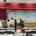 高雄市衛生局首創診所建置TOCC問卷系統 民眾候診手機掃碼填寫參加抽獎