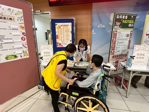 嘉義醫院舉辦「五月感恩月 愛的接力」闖關活動 長輩溫馨互動