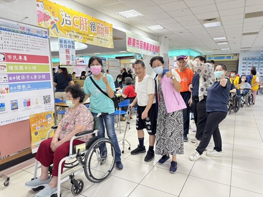 嘉義醫院舉辦「五月感恩月 愛的接力」闖關活動 長輩溫馨互動