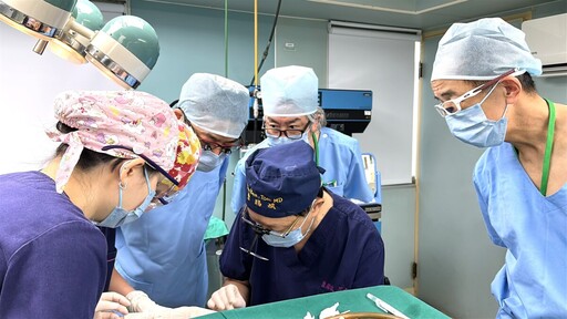 白疤醫術震撼全球!曹賜斌成為「台灣整形國寶」另一座護國神山 國際醫師跨海拜師