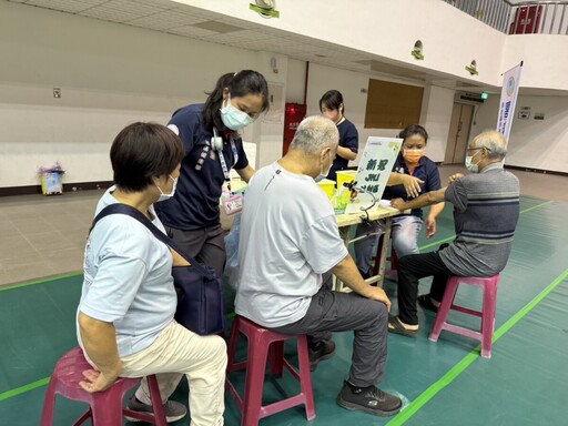嘉義醫院攜手嘉義市衛生局設置疫苗施打站 提升市民保護力守護健康