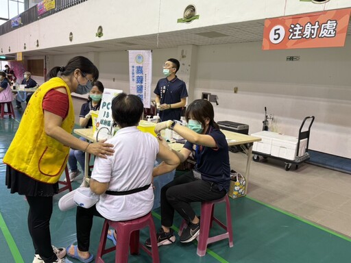 嘉義醫院攜手嘉義市衛生局設置疫苗施打站 提升市民保護力守護健康