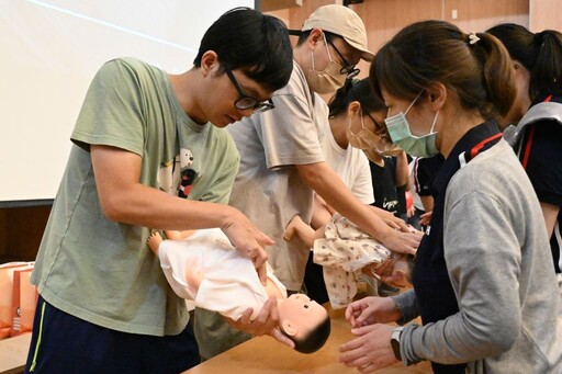 岡山醫院寶寶回娘家爬行賽+講座 打造新手爸媽暖心後盾