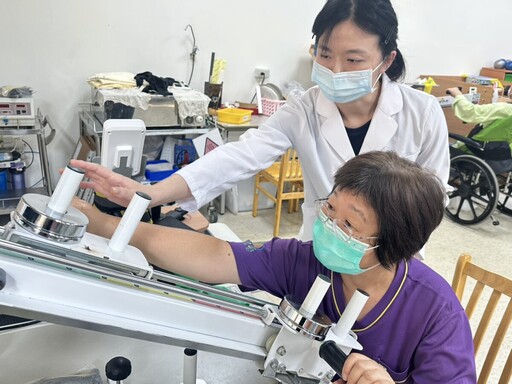 灣榮復健針對格林巴利患者量身打造 助他半年重拾行走力與生活自理