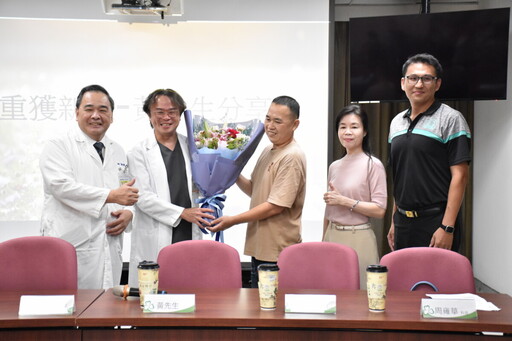 心肌梗塞急救典範 壯男重返醫院感謝救命恩人