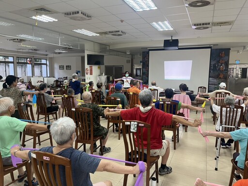 動一動也能防失能!彰化榮家教長輩肌力運動