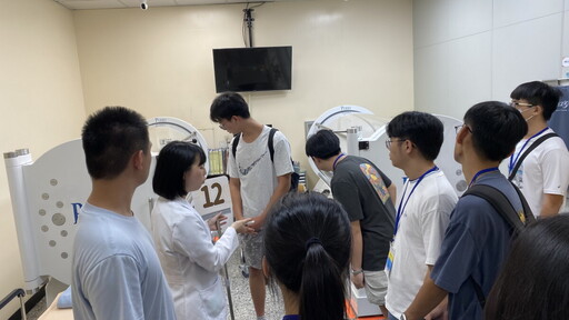國防醫學大學藥學院首訪員榮 簽署合作意向書