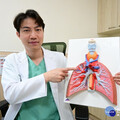 老菸槍自詡歌王愛獻唱但卻頻頻狂咳、中氣變差 竟是癌王找上門