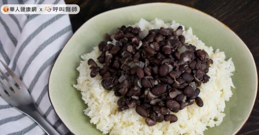 黑豆營養不輸給黃豆！韓國風靡「黑豆減肥法」，助甩掉大肚小腹