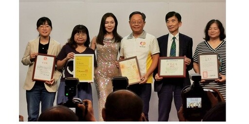 蝸牛敷臉水嫩、綁耳朵消腫、繃帶小V臉?醫師破解7大保養迷思,這樣做防「饅化臉」