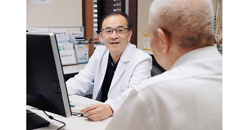 居家滑倒竟致頸椎損傷癱瘓！男接受馬拉松式手術後，奇蹟恢復走出院