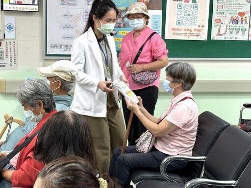 中榮埔里分院營養師向候診民眾宣導健康慶端午 吃粽不吃重