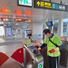 台中捷運加強車站及列車清潔消毒 宣導旅客身體不適請佩戴口罩