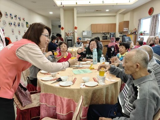 屏東基督教醫院護理之家 圍爐慶新年和樂團圓