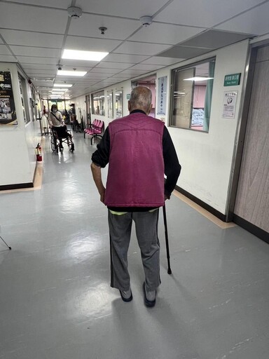 99歲擺脫輪椅危機!南投醫院再生醫學重拾行動力