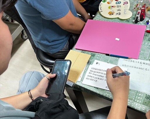 耳語中的深情中榮埔里分院 緩和療護病房父親節見證動人父子情