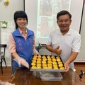 中秋月滿情濃暖心 里長餅香送暖朴醫日照