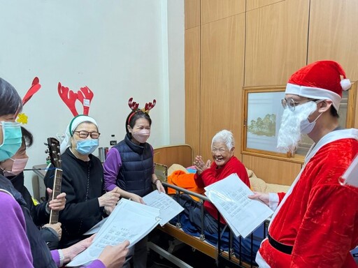 醫師化身聖誕老人 聖保祿醫為臥床病患獻佳節祝福