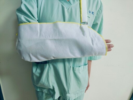 手部骨折術後疼痛不減?部桃新屋分院揭「吊帶用法」是關鍵