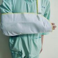 手部骨折術後疼痛不減？部桃新屋分院揭「吊帶用法」是關鍵