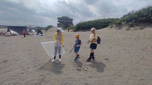 林口長庚號召員工到桃園海岸淨灘 強化海洋保育與減塑觀念