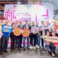 張善政參觀高齡健康產業博覽會 盼長輩在桃園安享晚年