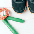 「跳繩VS跑步」哪個最減肥有效？帶你看「5關鍵」速燃脂、練臀選它