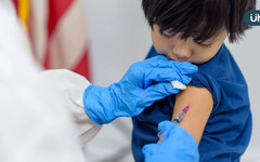 小兒多重病毒感染增，流感＋新冠高燒不退，醫：舊疫苗已失效，應盡快接種XBB疫苗補新抗體