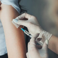 最新研究：疫苗可助降低長新冠罹患風險，醫籲接種疫苗勢在必行