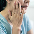 吃冰痠痛、牙縫變大當心「牙齦萎縮」！營養師列「4大營養素」救牙齦