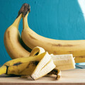 香蕉如何保存才不會過熟？常溫別放桌上、有黑點先做「1動作」再冰